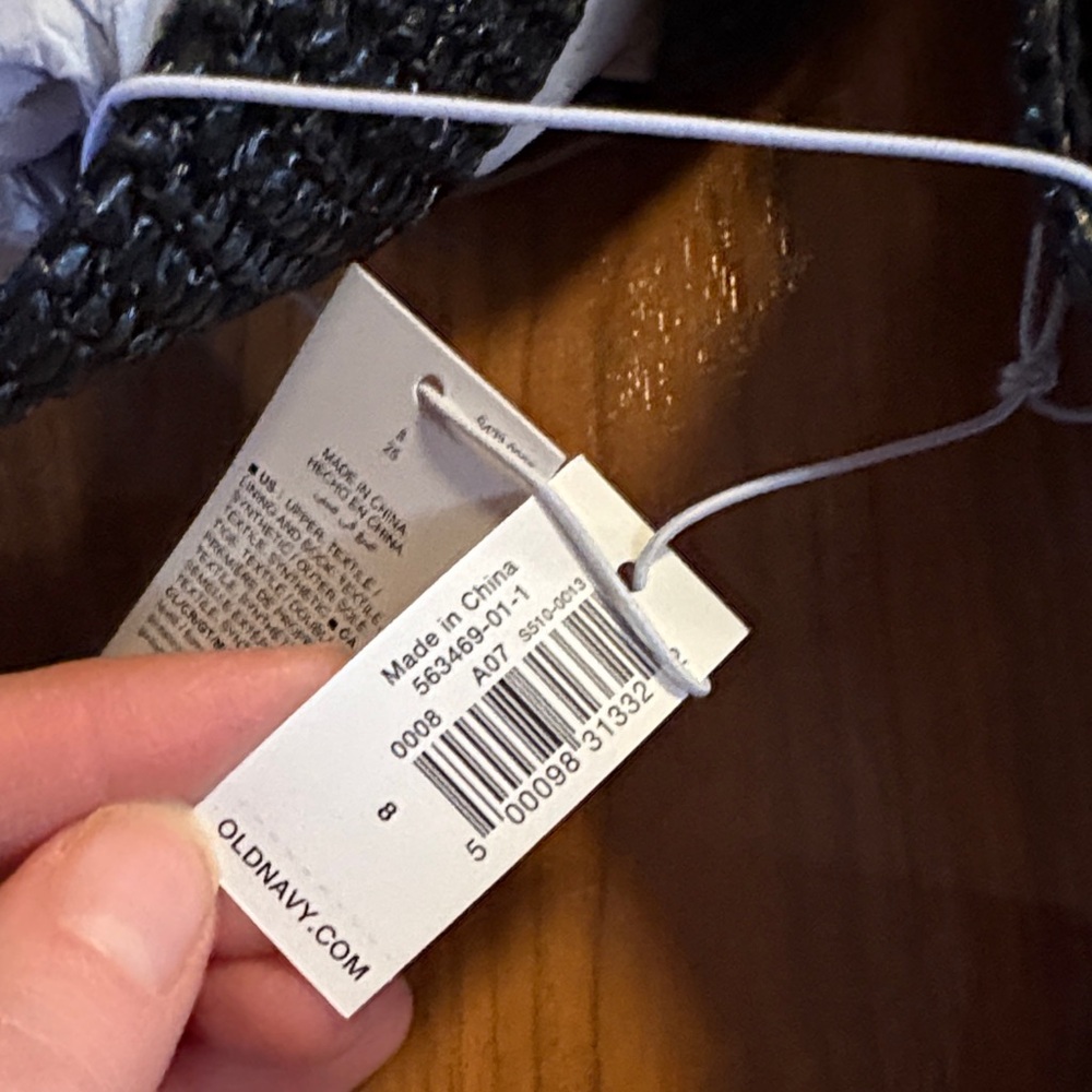 Old Navy Black Sandals - Picture 7 of 8
